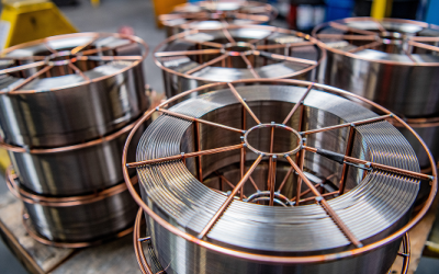 Por que a soldagem por arame tubular é essencial para uma performance superior?